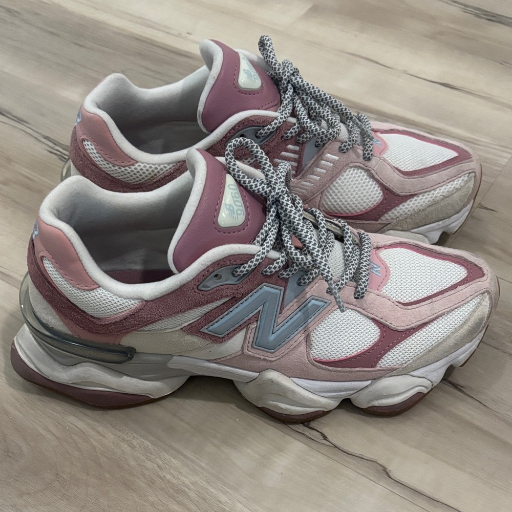 New Balance 9060 size 8.5 women’s sneakers TEMPORARILY UNAVAILABLE-read details - Picture 6 of 13
